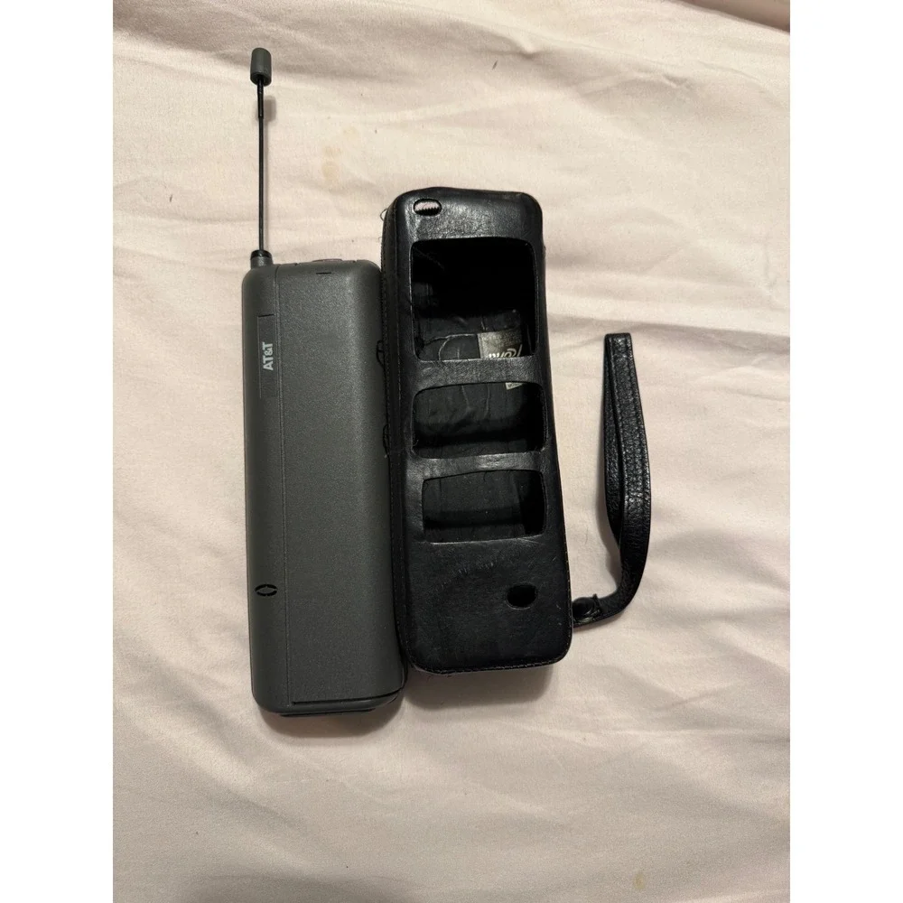 Vintage AT&T 3810 Cellular Mobile Phone Black with Leather Case and Antenna‎